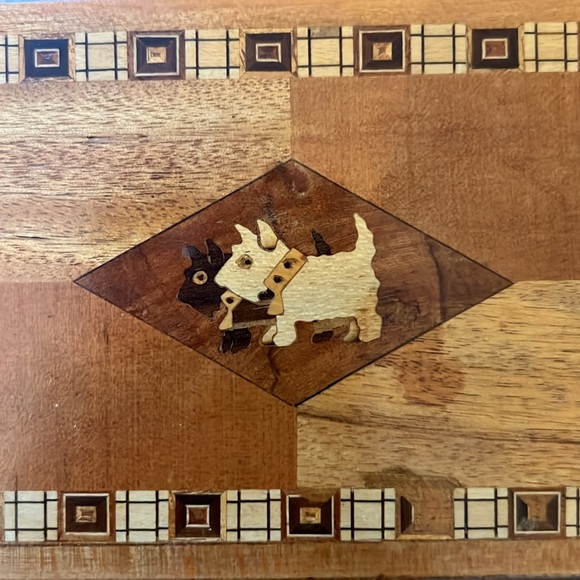 Vintage Wood Box w/ Inlay Scotty Dogs & Border - Picture 2 of 11